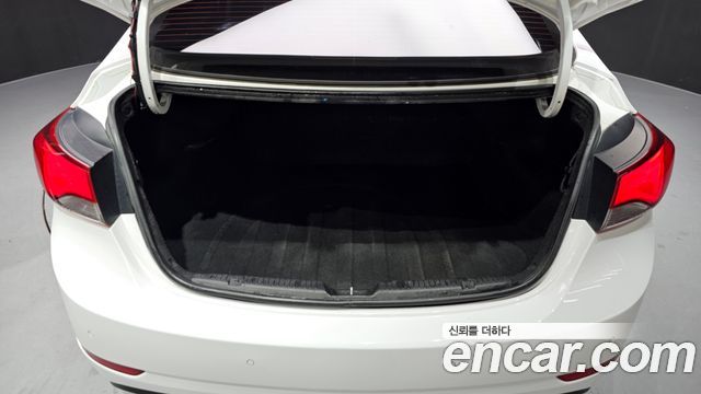 Hyundai AVANTE 2014 — photo 15