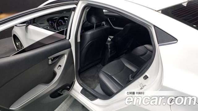 Hyundai AVANTE 2014 — photo 16