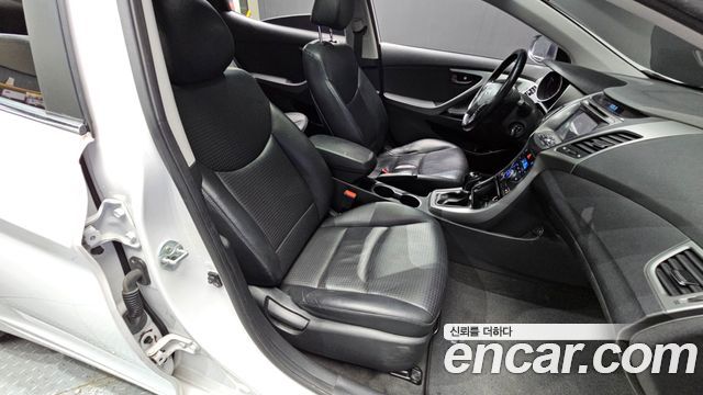 Hyundai AVANTE 2014 — photo 17
