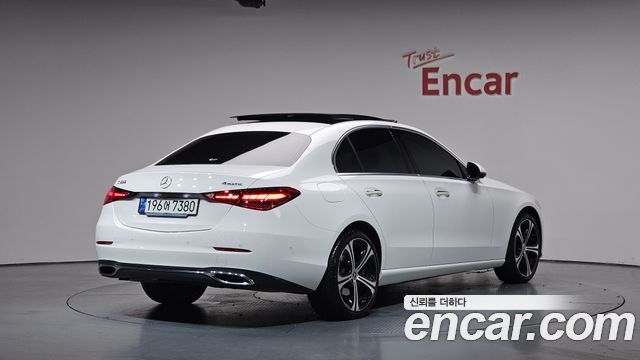 Mercedes-Benz C-Class 2023 — photo 2