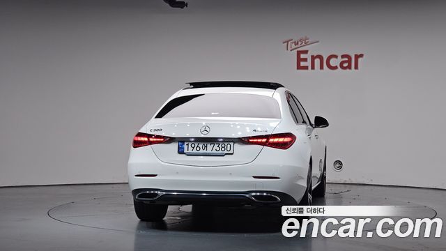 Mercedes-Benz C-Class 2023 — photo 4