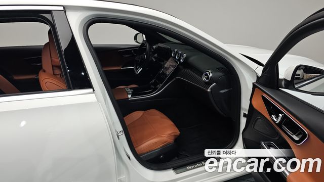Mercedes-Benz C-Class 2023 — photo 11
