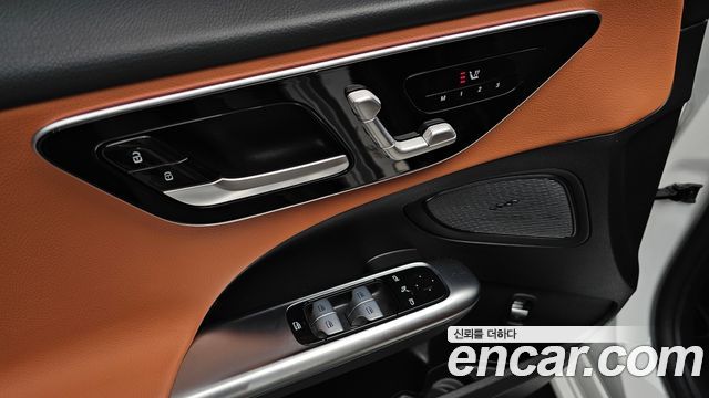 Mercedes-Benz C-Class 2023 — photo 18