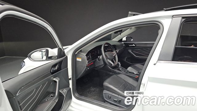 Volkswagen Jetta 2023 — photo 13