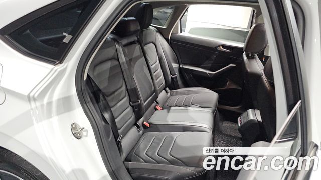 Volkswagen Jetta 2023 — photo 17
