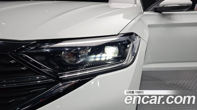 Volkswagen Jetta 2023 — photo 8