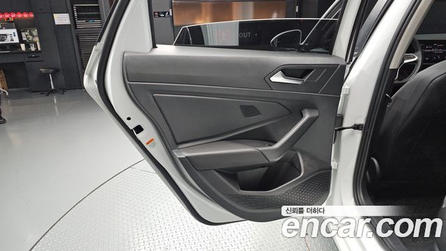 Volkswagen Jetta 2023 — photo 15
