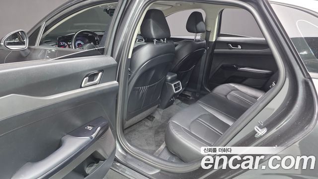 Kia K5 2022 — photo 18