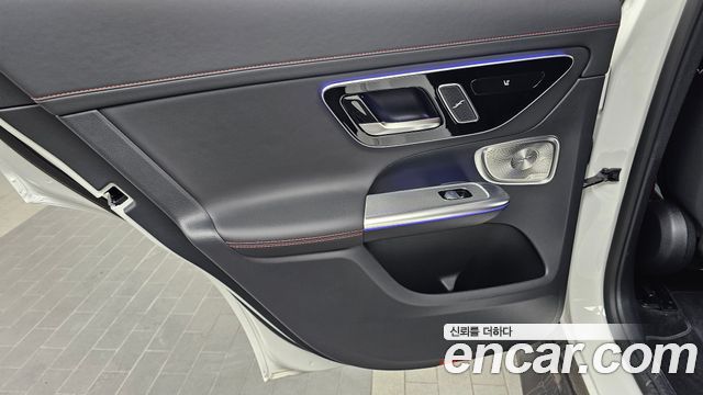 Mercedes-Benz GLC-Class 2026 — photo 15