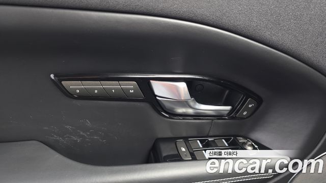 Land Rover Range Rover Evoque 2018 — photo 31