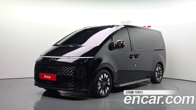 Hyundai Staria 2025 — photo 1
