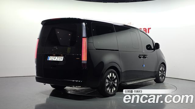 Hyundai Staria 2025 — photo 2