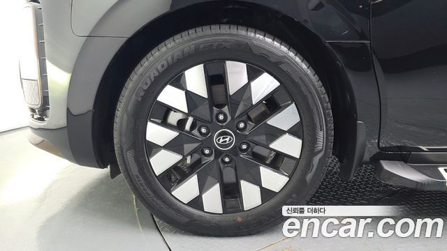 Hyundai Staria 2025 — photo 5