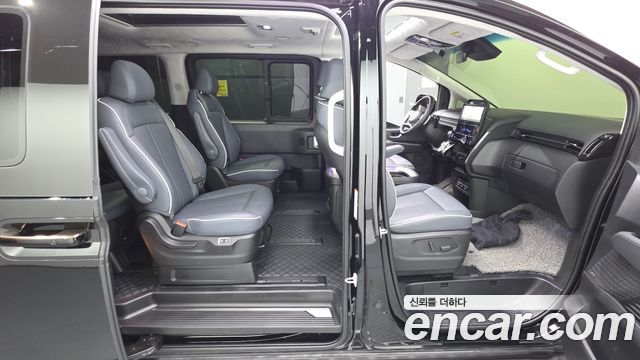 Hyundai Staria 2025 — photo 11