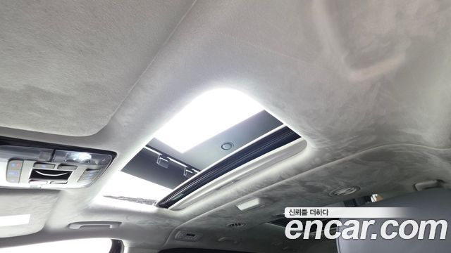 Hyundai Staria 2025 — photo 17