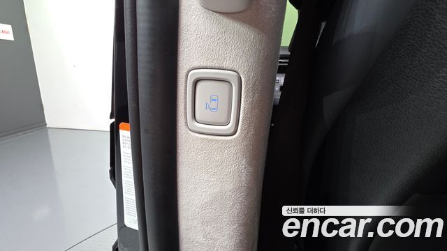 Hyundai Staria 2025 — photo 18