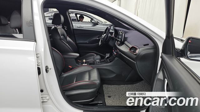 Hyundai i30 2017 — photo 17
