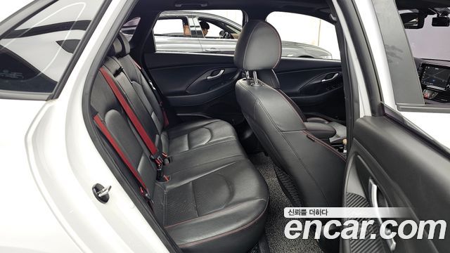 Hyundai i30 2017 — photo 18