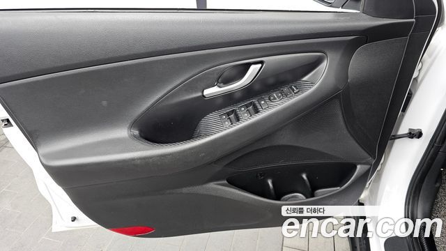 Hyundai i30 2017 — photo 14