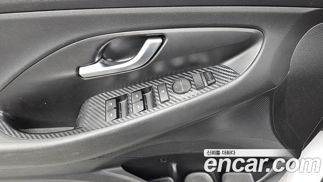 Hyundai i30 2017 — photo 28
