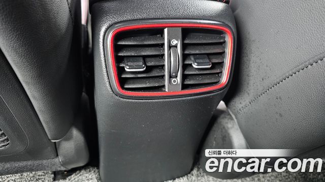 Hyundai i30 2017 — photo 32
