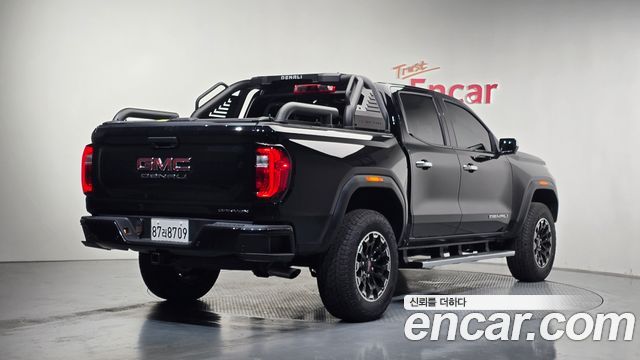 GMC Canyon 2026 — photo 2