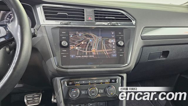 Volkswagen Tiguan 2018 — photo 14