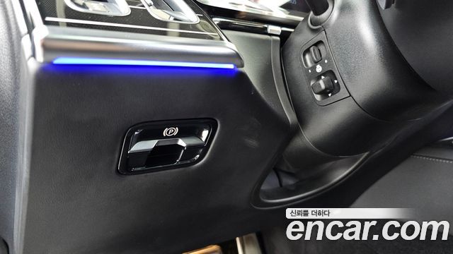 Mercedes-Benz S-Class 2023 — photo 29