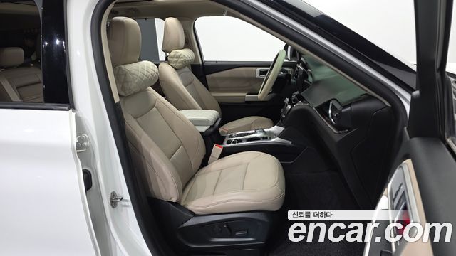 Ford Explorer 2021 — photo 17