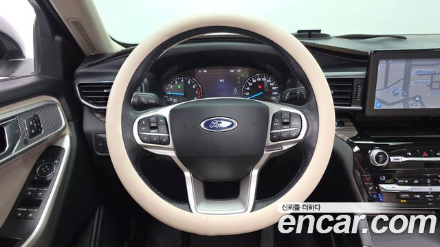 Ford Explorer 2021 — photo 19