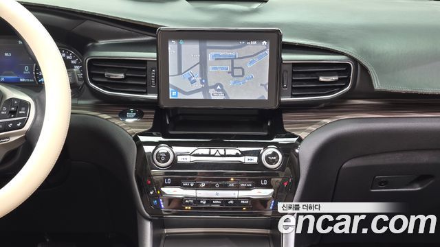 Ford Explorer 2021 — photo 20