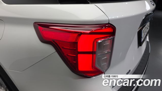 Ford Explorer 2021 — photo 9