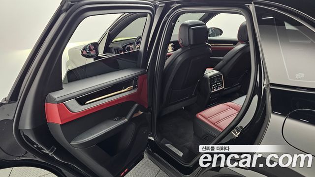 Porsche Cayenne 2024 — photo 29