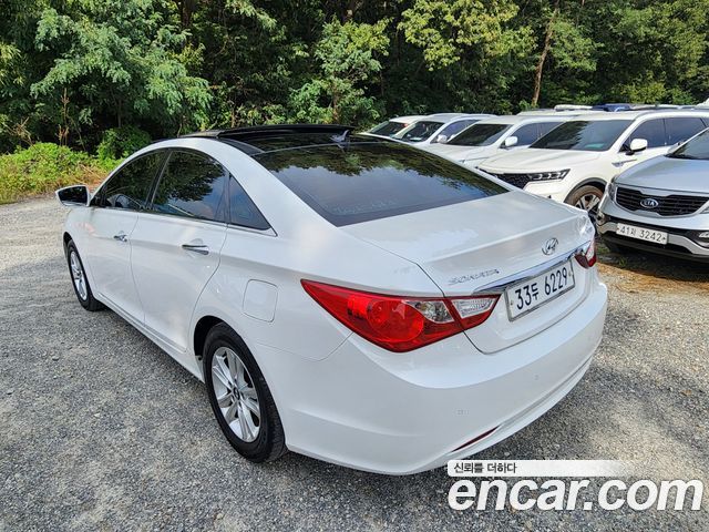 Hyundai Sonata 2012 — photo 18