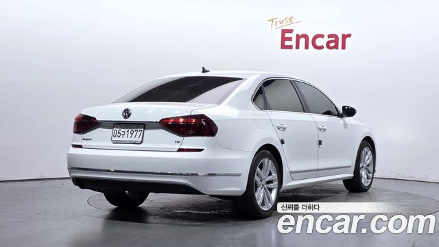 Volkswagen Passat 2018 — photo 2