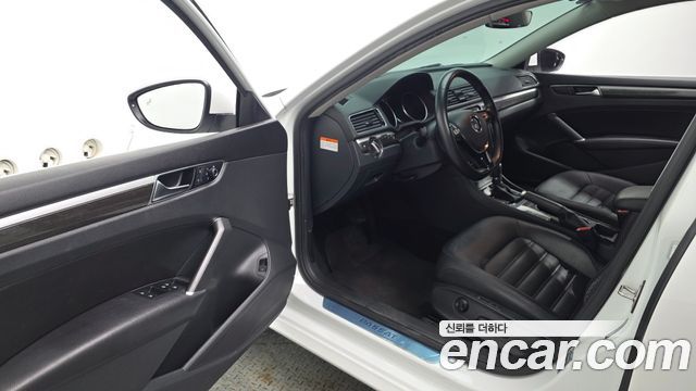 Volkswagen Passat 2018 — photo 13
