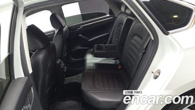 Volkswagen Passat 2018 — photo 18