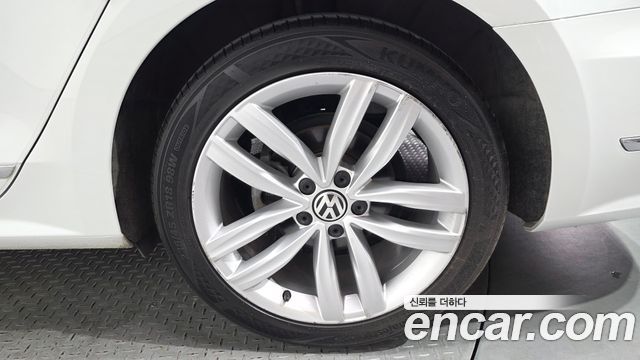Volkswagen Passat 2018 — photo 7