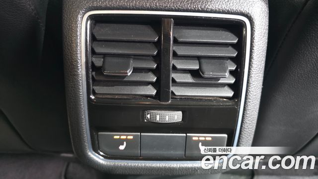 Volkswagen Passat 2018 — photo 30