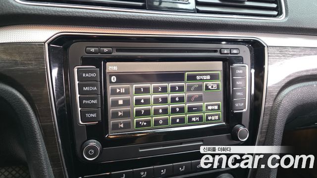 Volkswagen Passat 2018 — photo 32