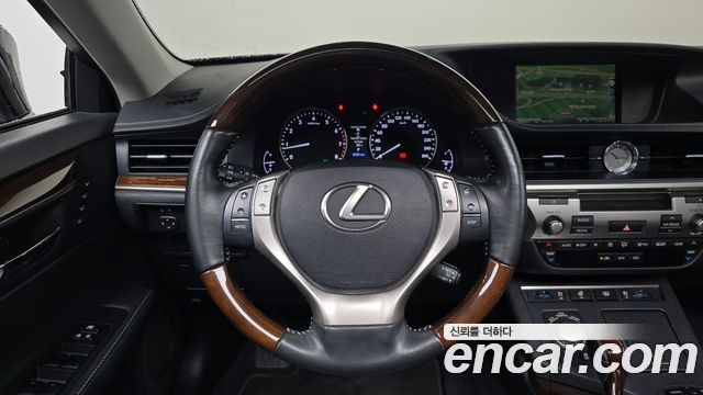 Lexus ES 2014 — photo 19