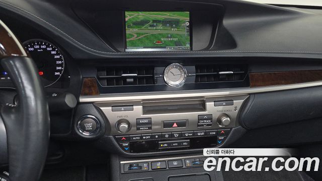 Lexus ES 2014 — photo 21