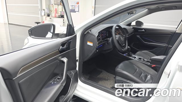 Volkswagen Jetta 2021 — photo 13