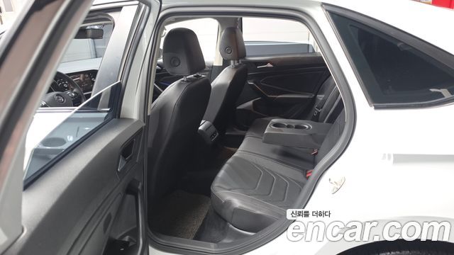 Volkswagen Jetta 2021 — photo 16