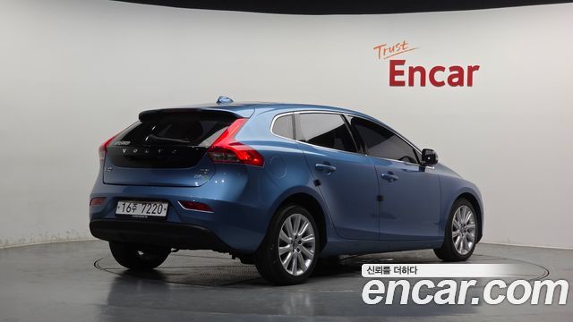 Volvo V40 2015 — photo 2