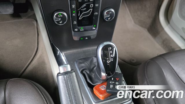 Volvo V40 2015 — photo 9