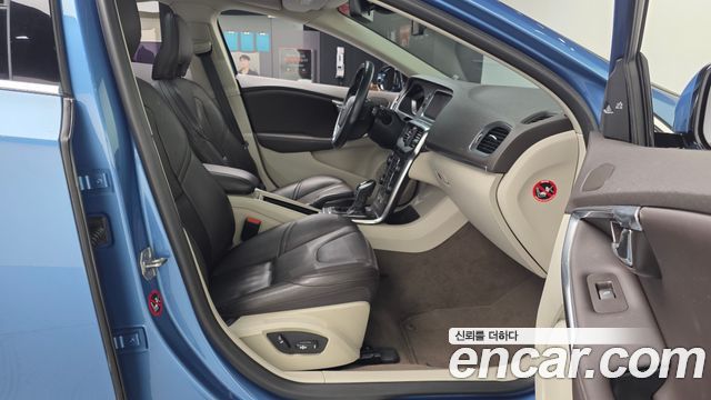 Volvo V40 2015 — photo 11
