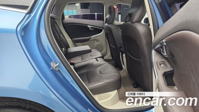 Volvo V40 2015 — photo 12