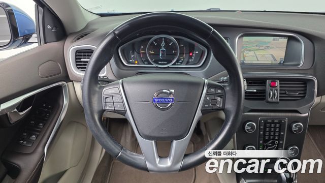 Volvo V40 2015 — photo 13