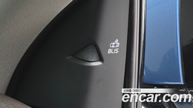 Volvo V40 2015 — photo 18